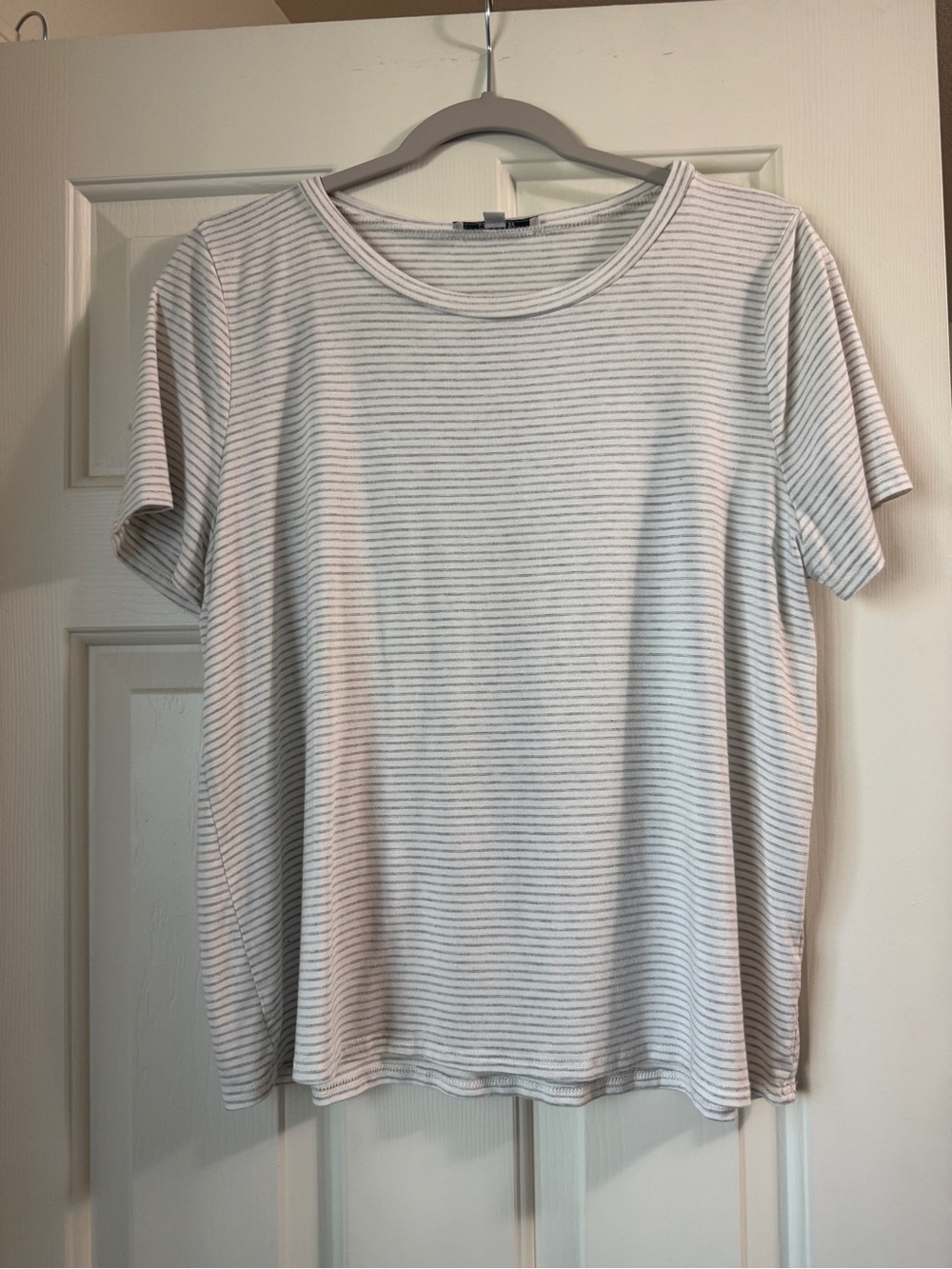 Green Envelope Short Sleeve Striped Crewneck Top - White & Gray